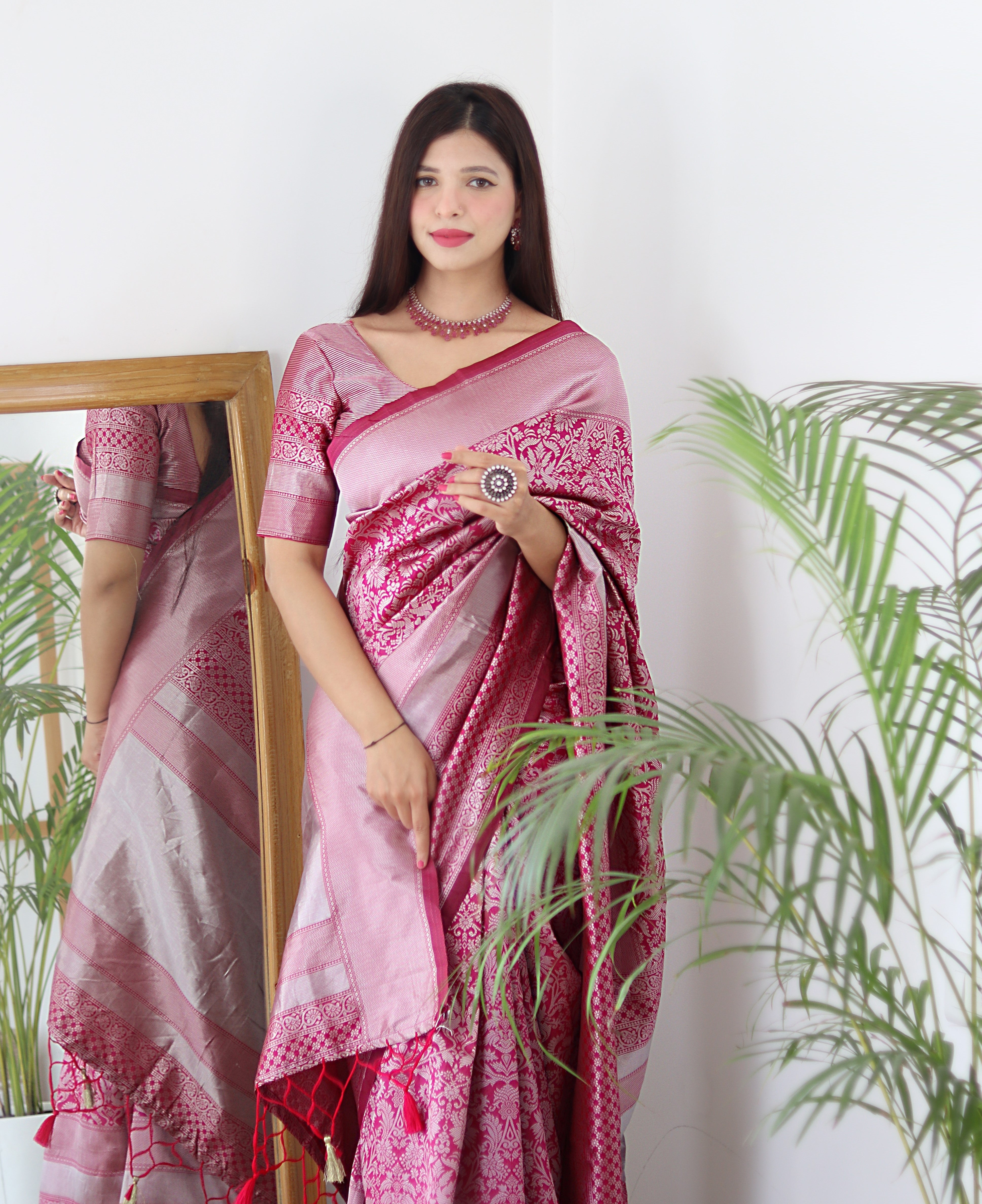 Silvery Pink Banarasi Silk Saree With Whistling Blouse Piece
