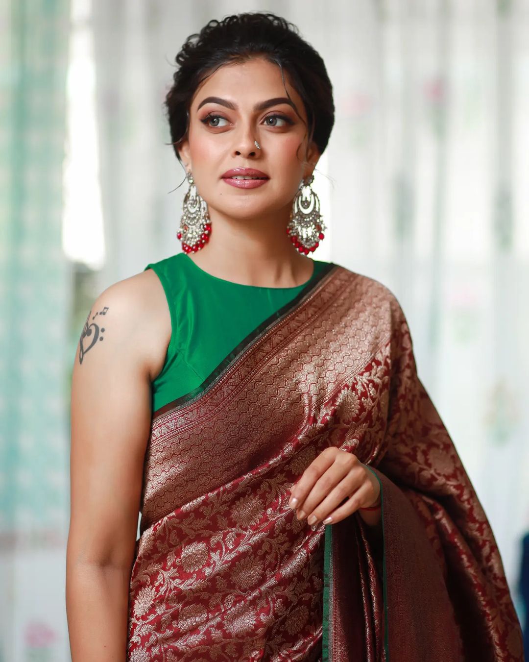 Unique Maroon Soft Silk Saree With Timeless Blouse Piece