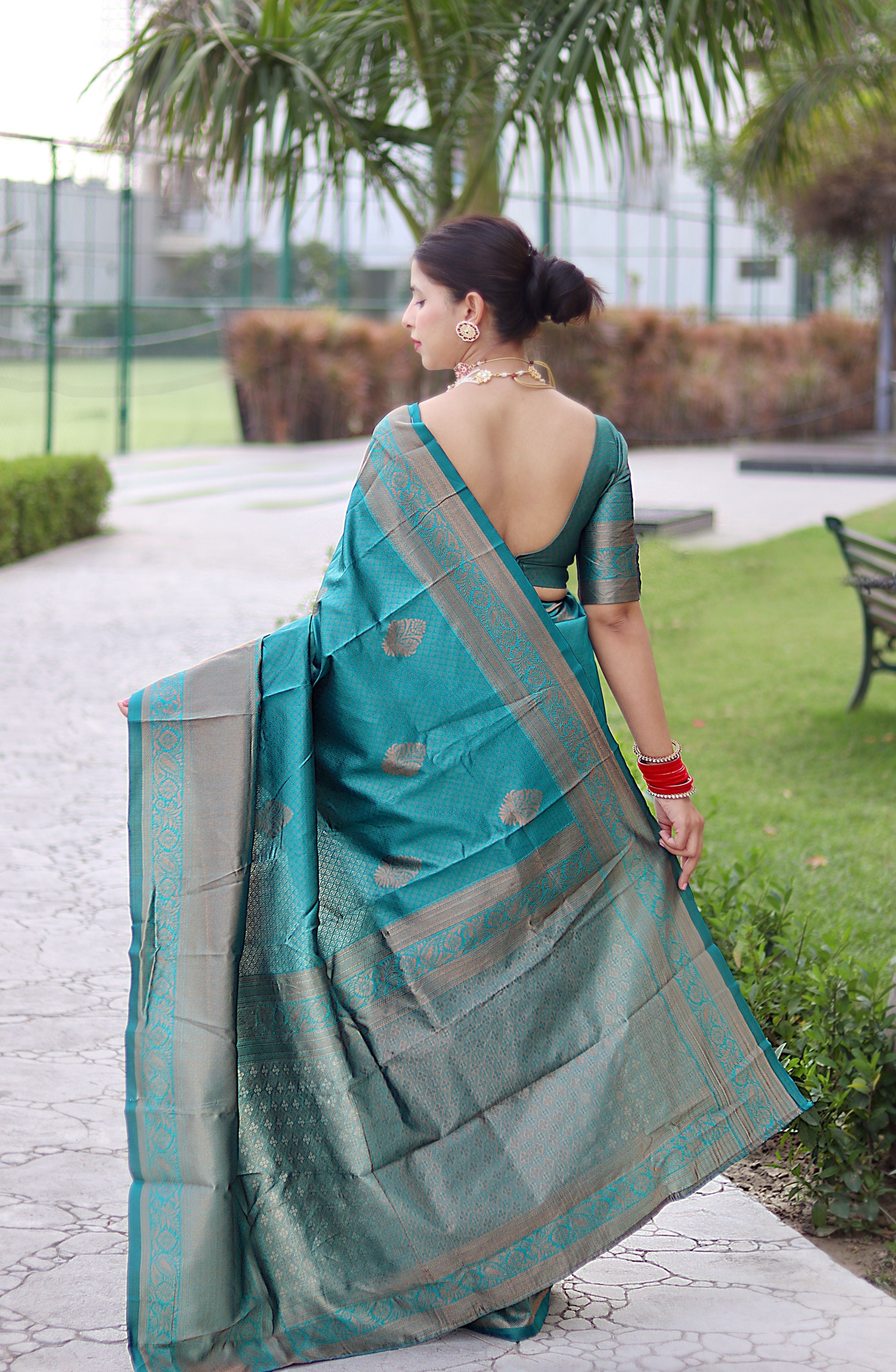 Striking Rama Banarasi Silk Saree With Bewitching Blouse Piece