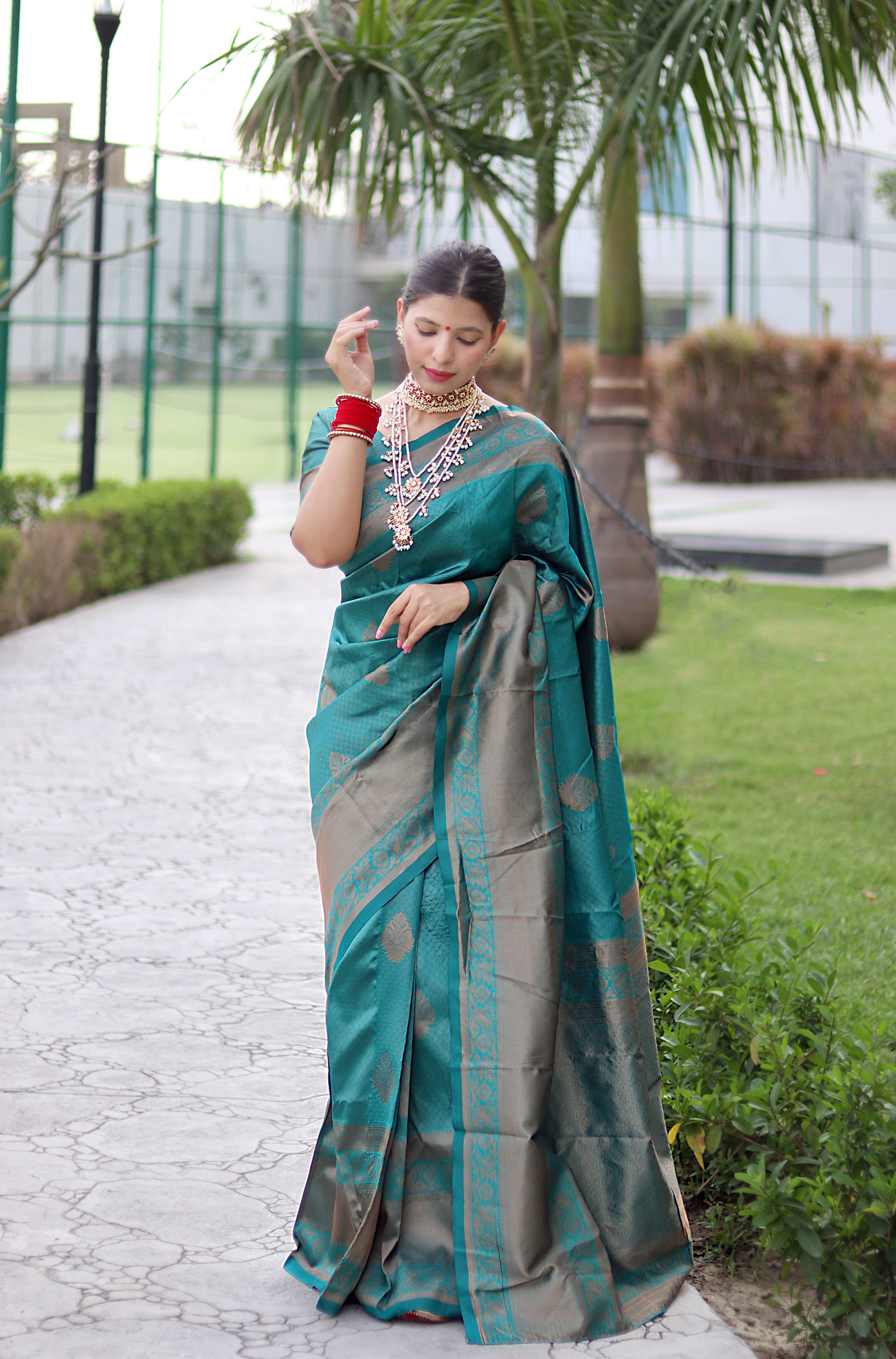 Striking Rama Banarasi Silk Saree With Bewitching Blouse Piece