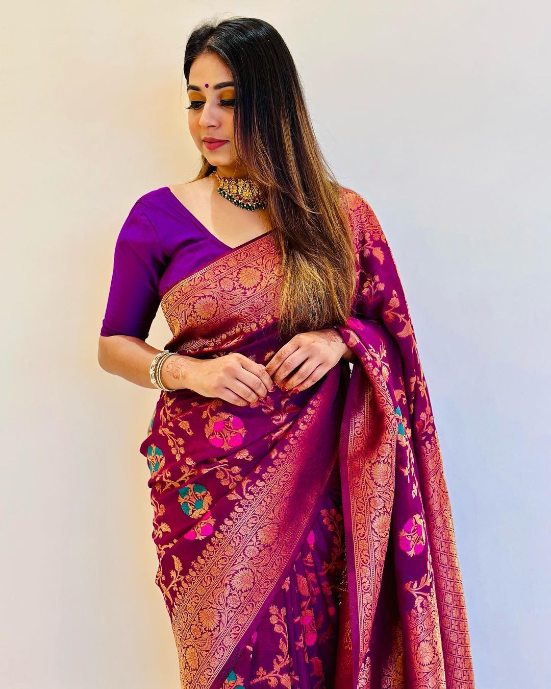 Ravishing Purple Banarasi Silk Saree With Enchanting Blouse Piece