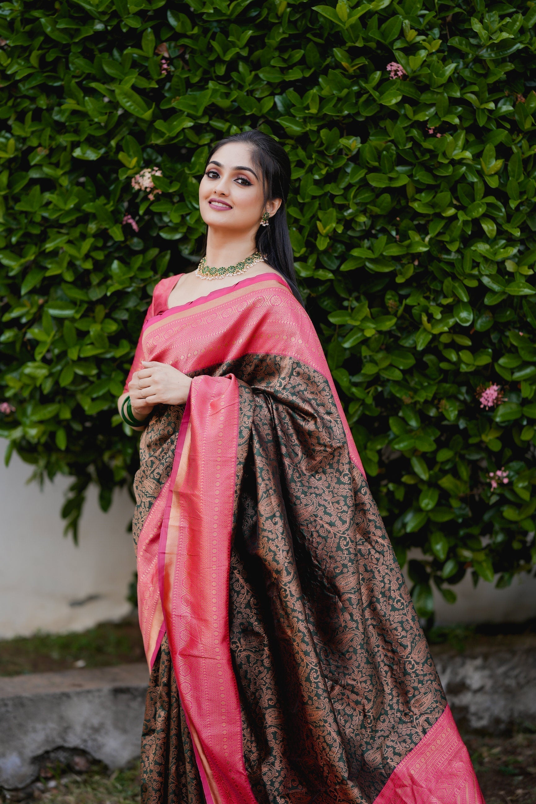 Woebegone Green Soft Silk Saree With Deserving Blouse Piece