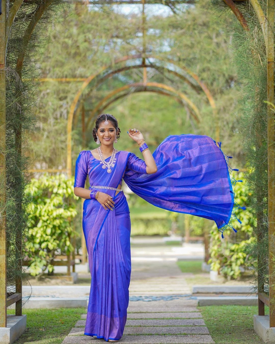 Beautiful Royal Blue Soft Silk Saree With Forbearance Blouse Piece
