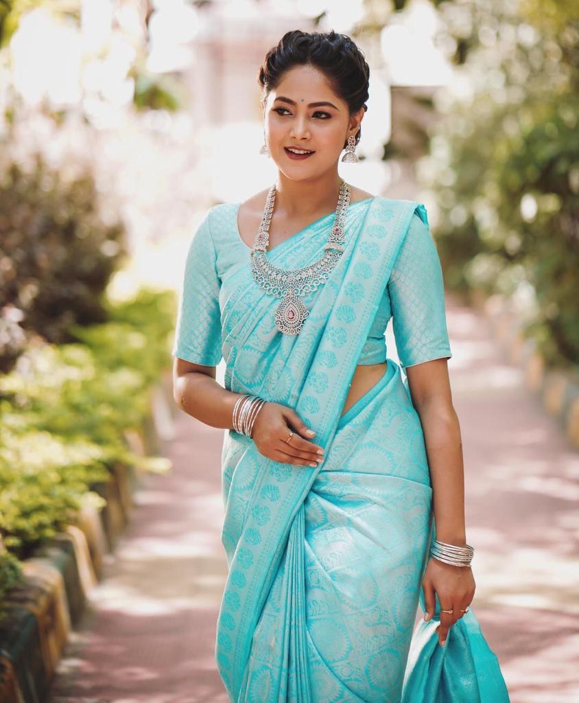 Marvellous Firozi Banarasi Silk Saree With Splendid Blouse Pieceq