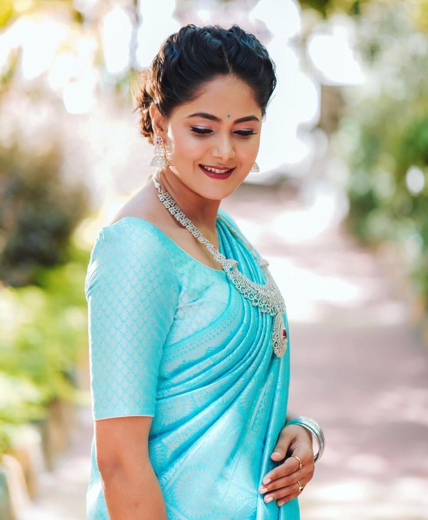 Marvellous Firozi Banarasi Silk Saree With Splendid Blouse Pieceq