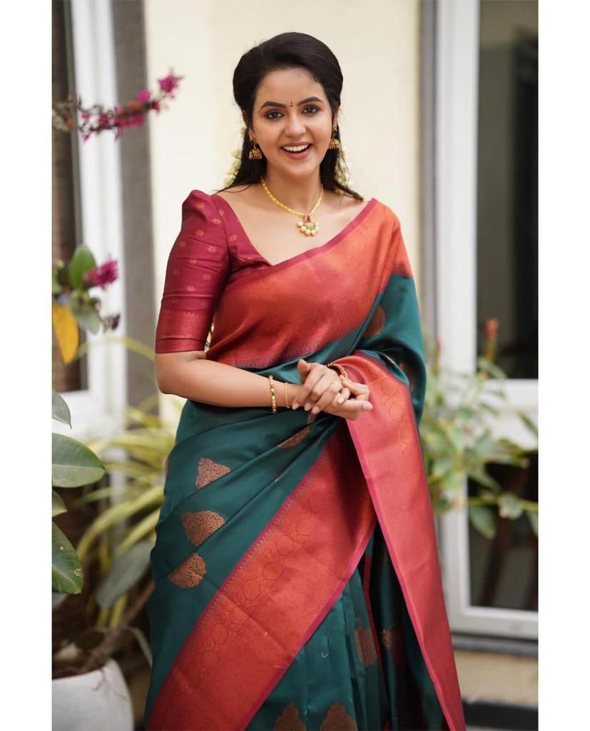 Engrossing Rama Banarasi Silk Saree With Unique Blouse Piece