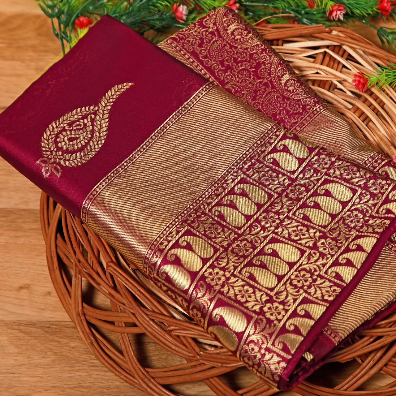 Beguiling Maroon Banarasi Silk Saree With Lovely Blouse Piece