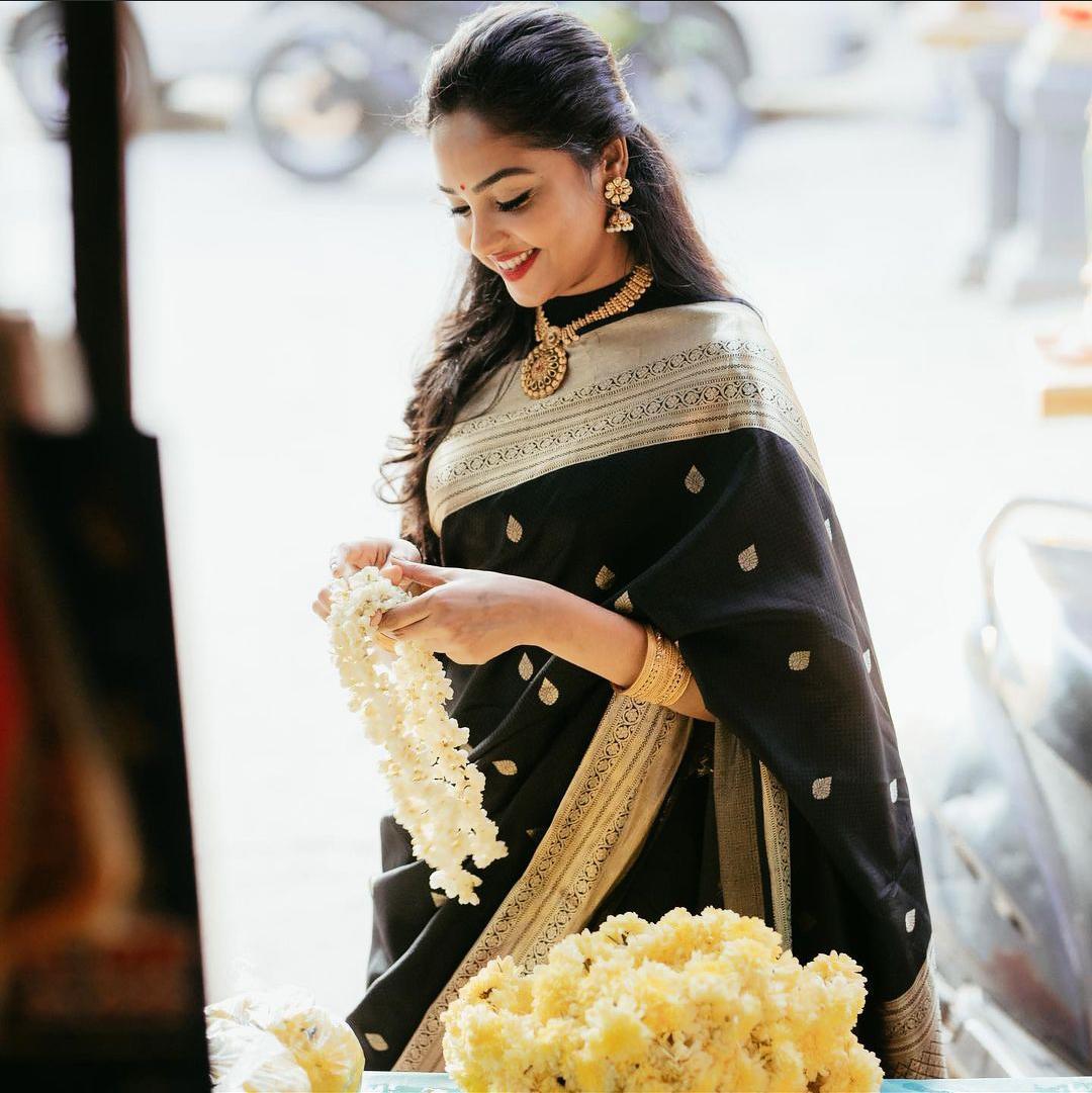 Bewitching Black Soft Silk Saree With Artistic Blouse Piece