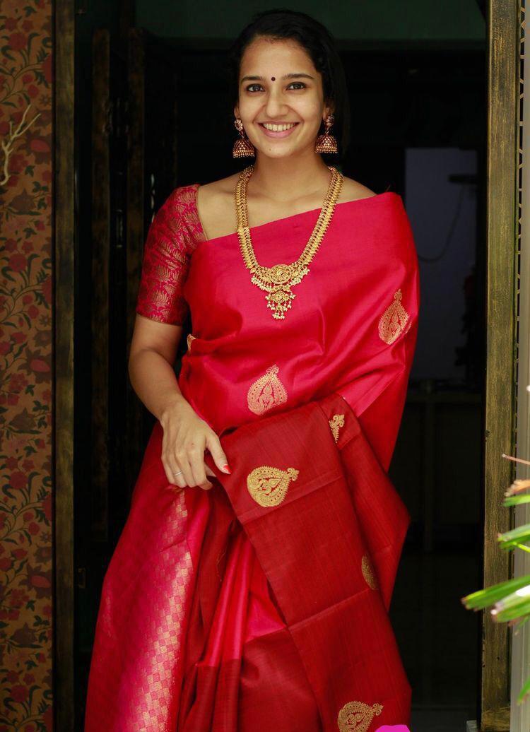 Adorable Red Banarasi Silk Saree With Elegant Blouse Piece