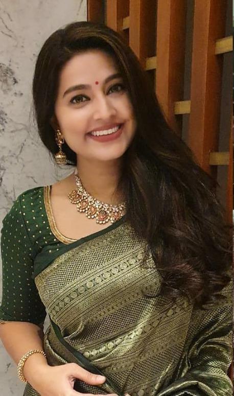 Enamoring Green Kanjivaram Silk Saree With Attractive Blouse Piece