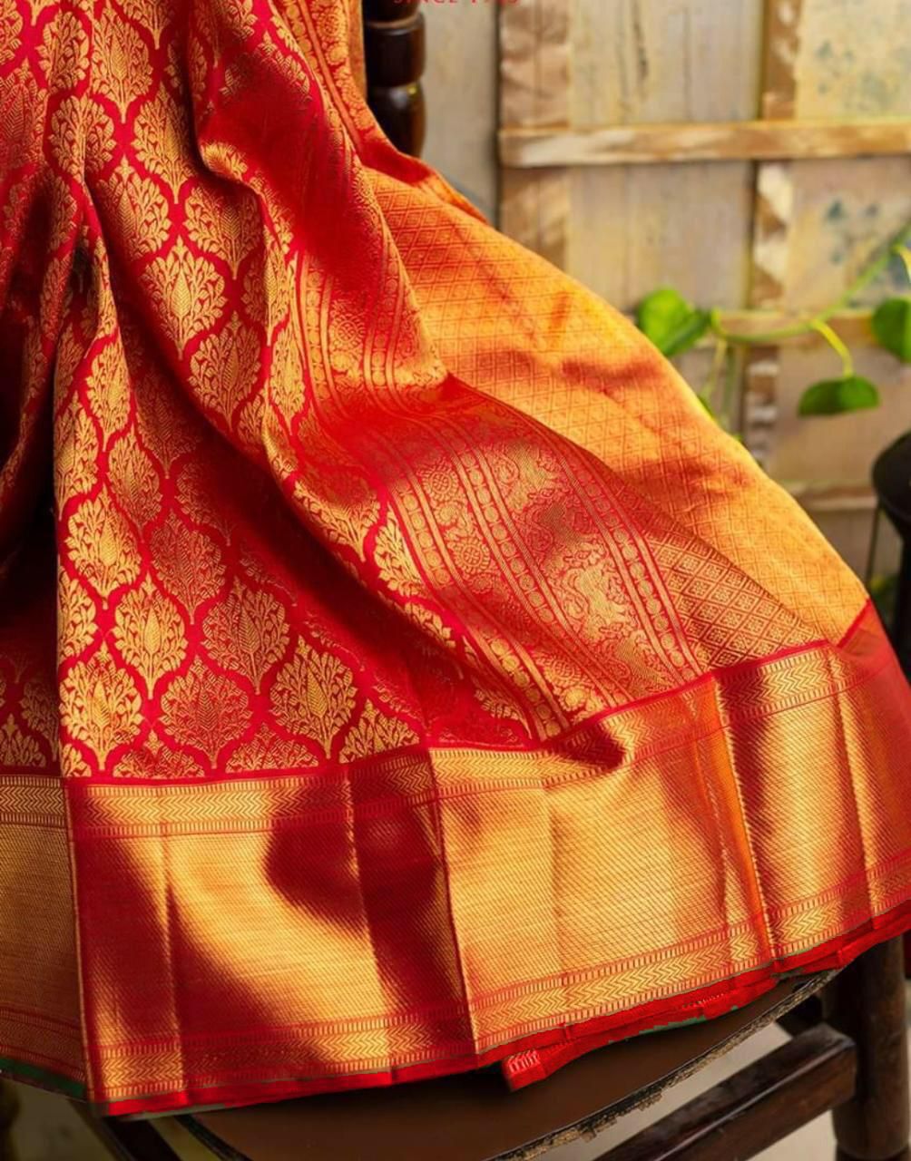 Marvelous Red Kanjivaram Silk Saree With Elegant Blouse Piece