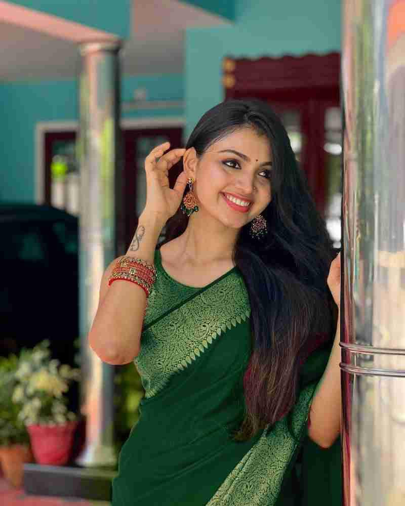 Winsome Green Soft Silk Saree With Expressive Blouse Piece
