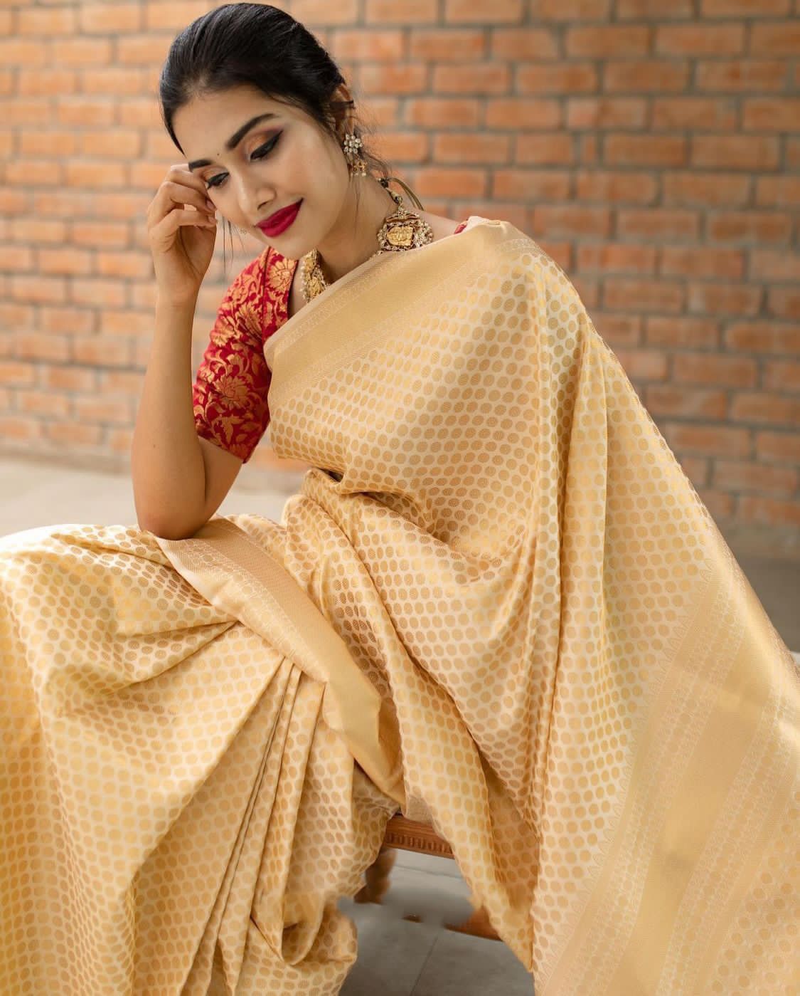 Fetching Cream Kanjivaram Silk Saree With Stunning Blouse Piece