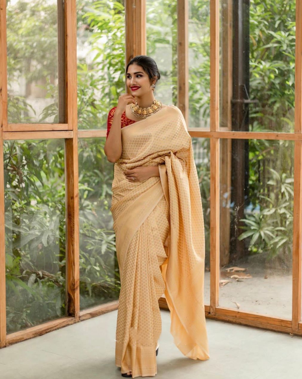 Fetching Cream Kanjivaram Silk Saree With Stunning Blouse Piece