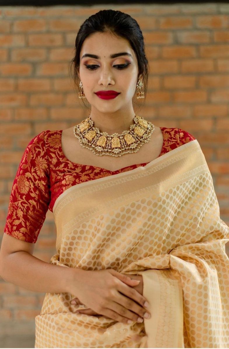 Fetching Cream Kanjivaram Silk Saree With Stunning Blouse Piece