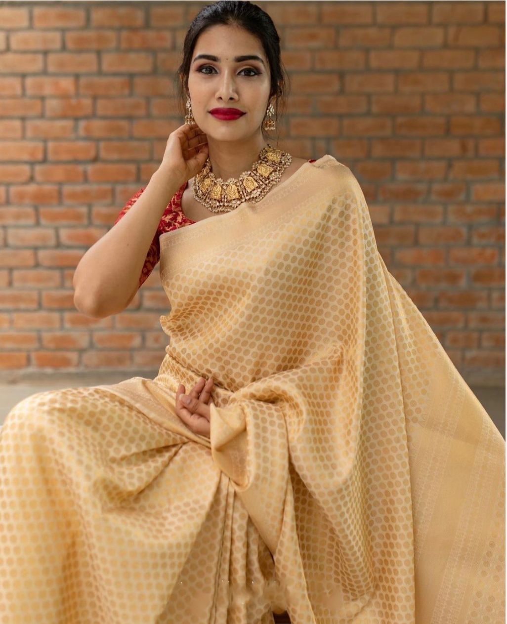 Fetching Cream Kanjivaram Silk Saree With Stunning Blouse Piece