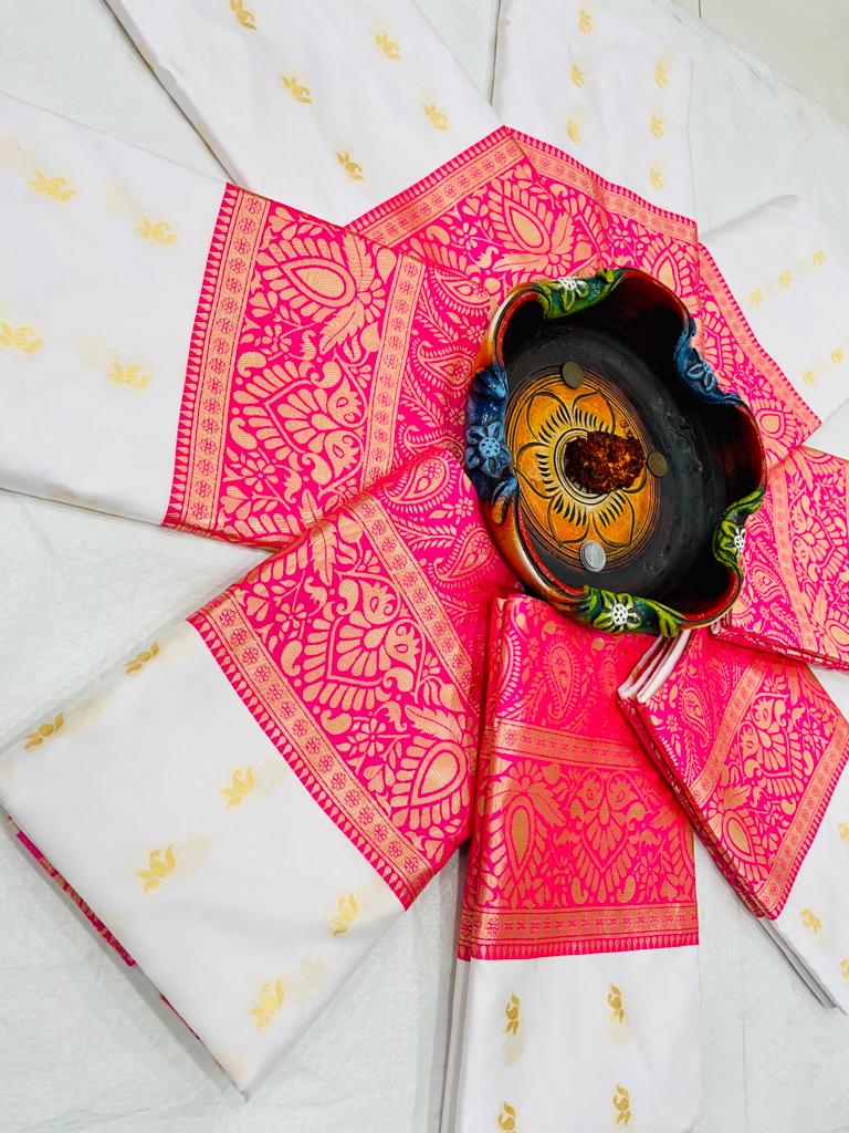 Captivating White Soft Silk Saree With Unique Blouse Piece