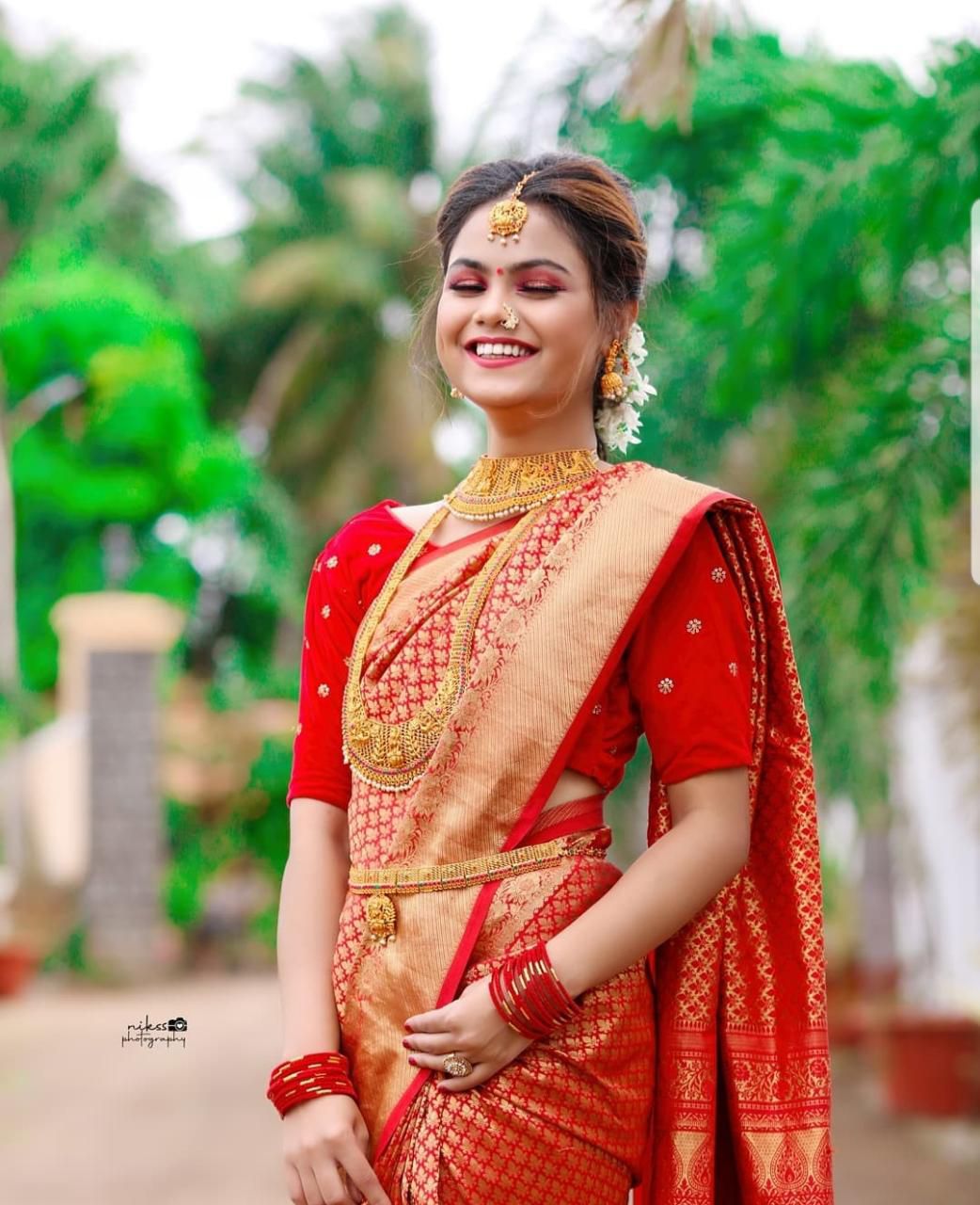 Elegant Red Kanjiravam Silk Saree With Demure Blouse Piece