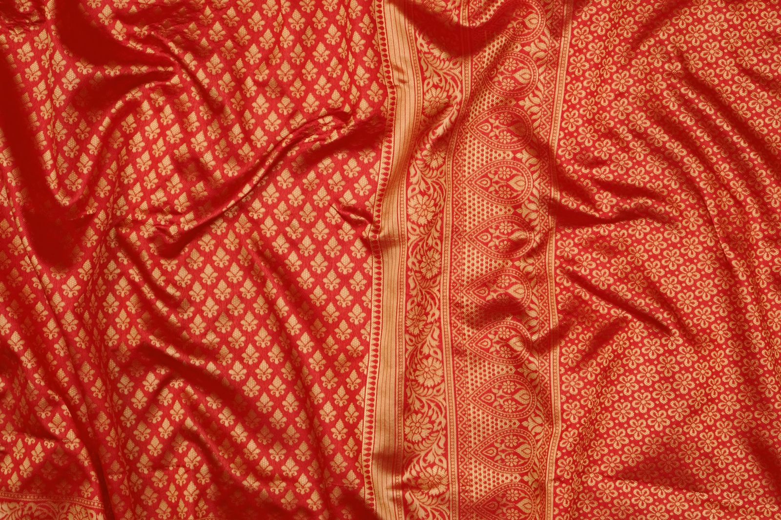 Elegant Red Kanjiravam Silk Saree With Demure Blouse Piece