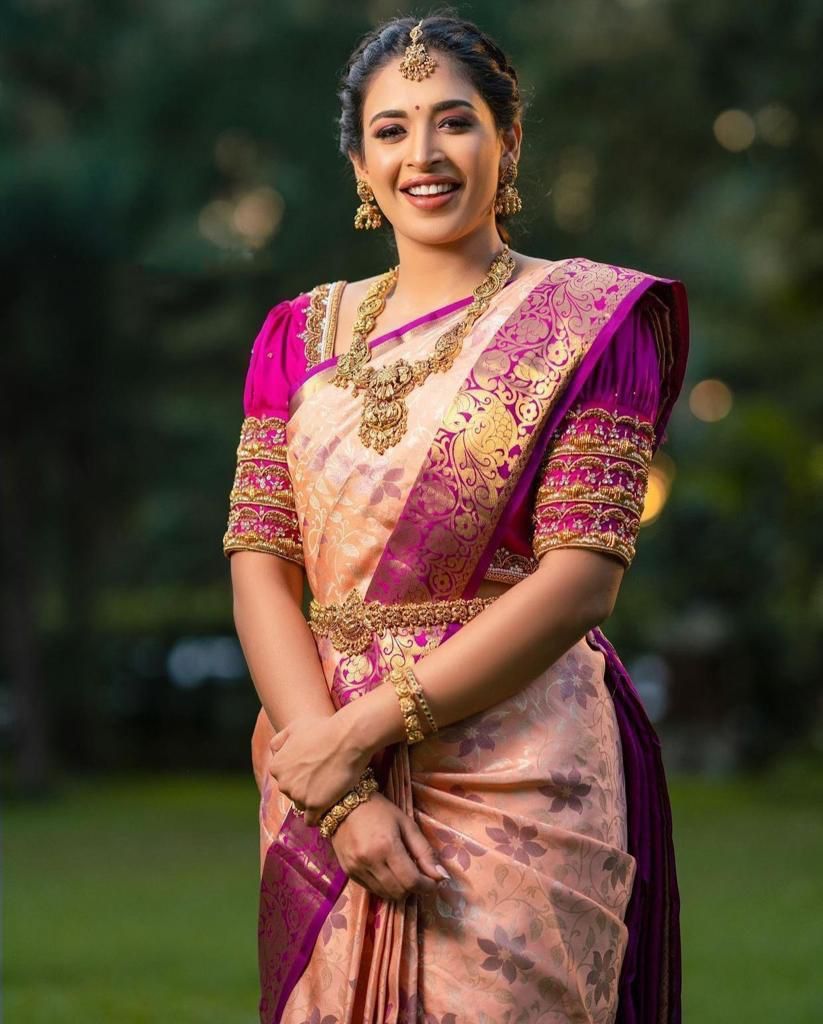 Artistic Beige Banarasi Silk Saree With Unfading Blouse Piece