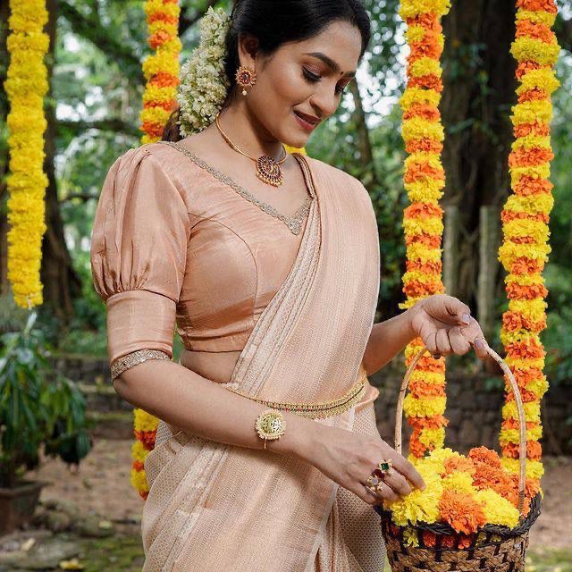 Trendy Cream Soft Silk Saree With Inspiring Blouse Piece