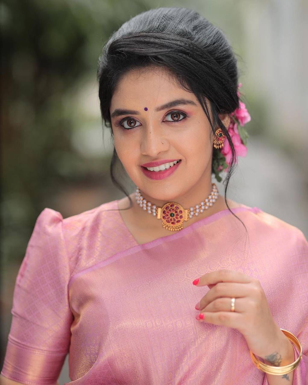 Delightful Peach Kanjivaram Silk Saree With Groovy Blouse Piece