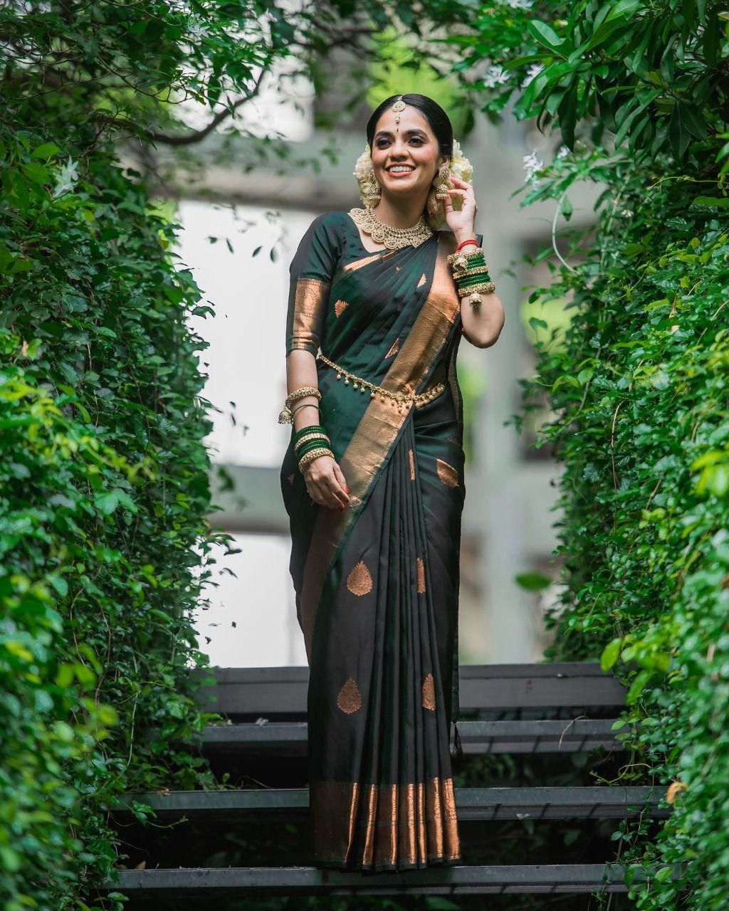 Beautiful Green Banarasi Silk Saree With Sophisticated Blouse Piece
