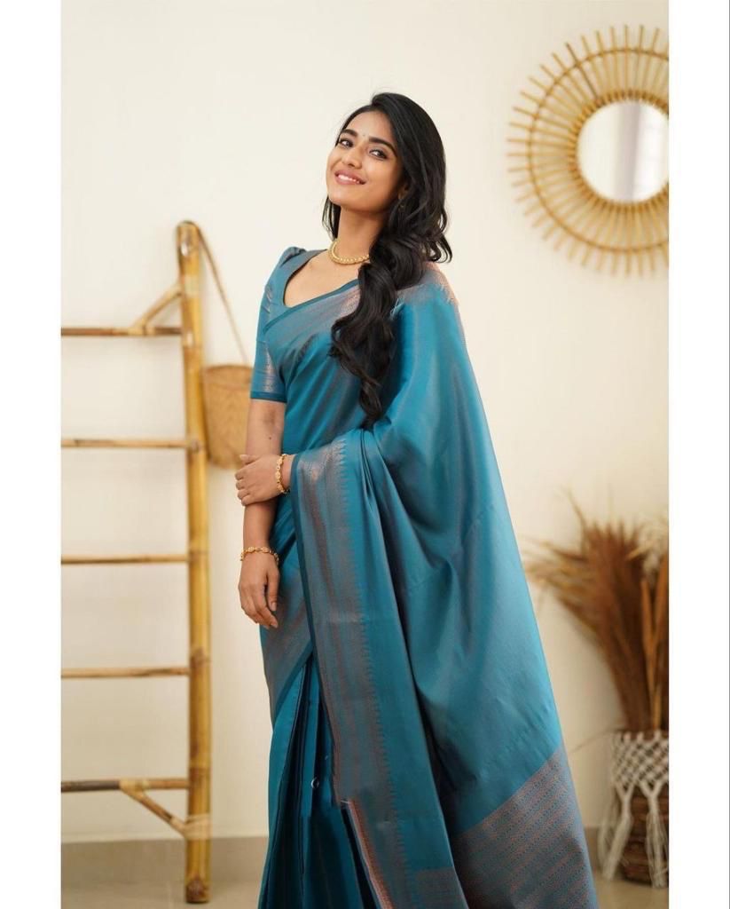 Surreptitious Firozi Soft Silk Saree With Exuberant Blouse Piece
