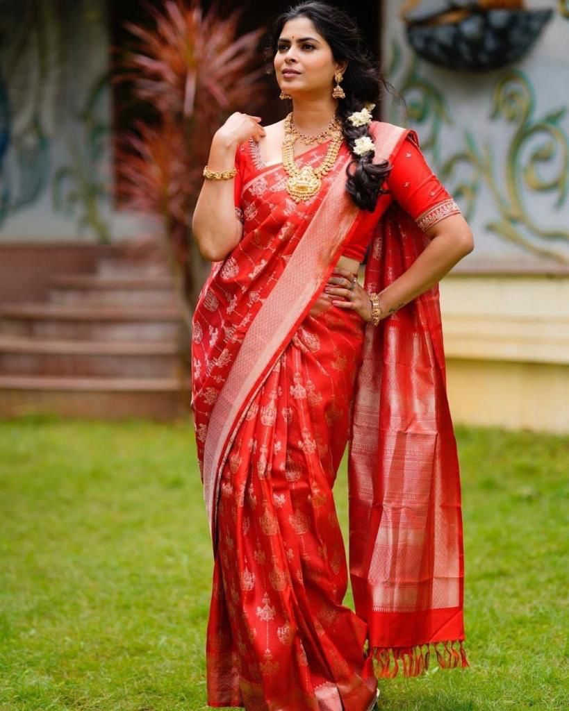 Attractive Red Banarasi Silk Saree With Incomparable Blouse Piece