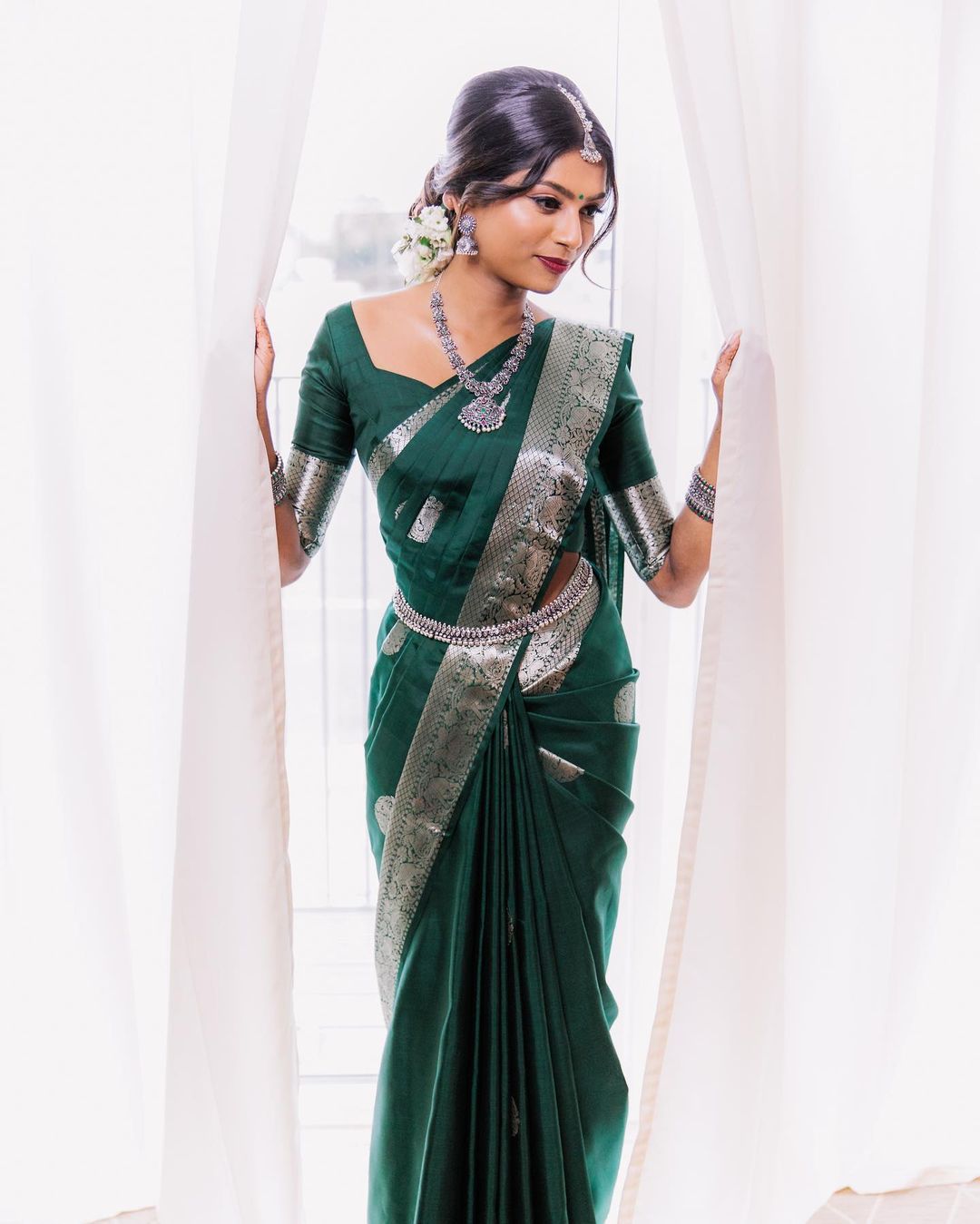 Exquisite Green Banarasi Silk Saree With Uplifting Blouse Piece