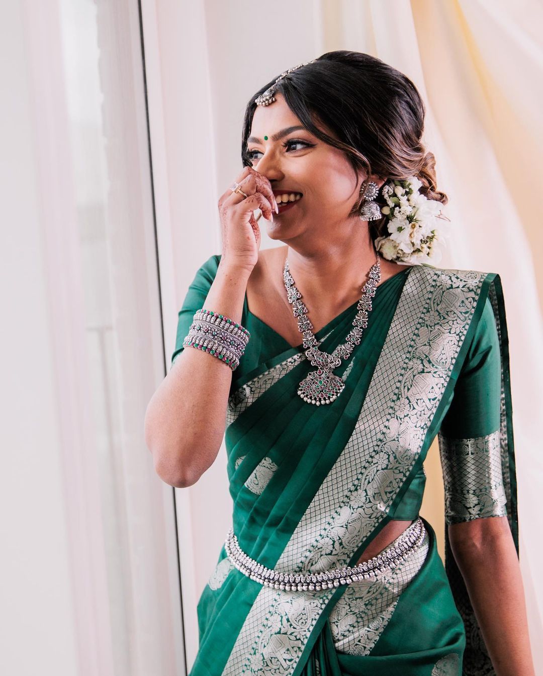 Exquisite Green Banarasi Silk Saree With Uplifting Blouse Piece