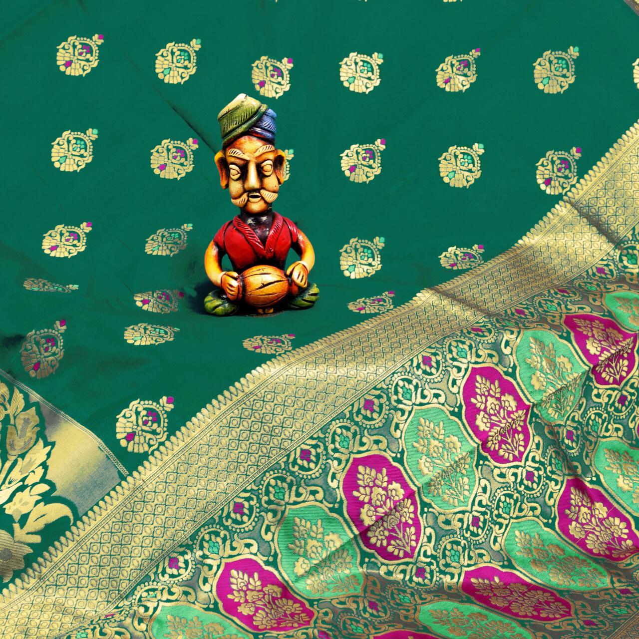 Mesmeric Rama Banarasi Silk Saree With Effervescent Blouse Piece