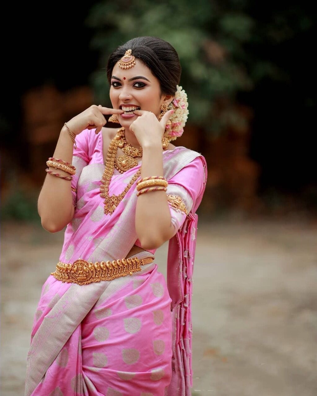 Hypnotic Pink Banarasi Silk Saree With Plangent Blouse Piece