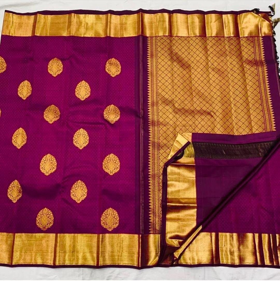Impeccable Magenta Banarasi Silk Saree With Angelic Blouse Piece