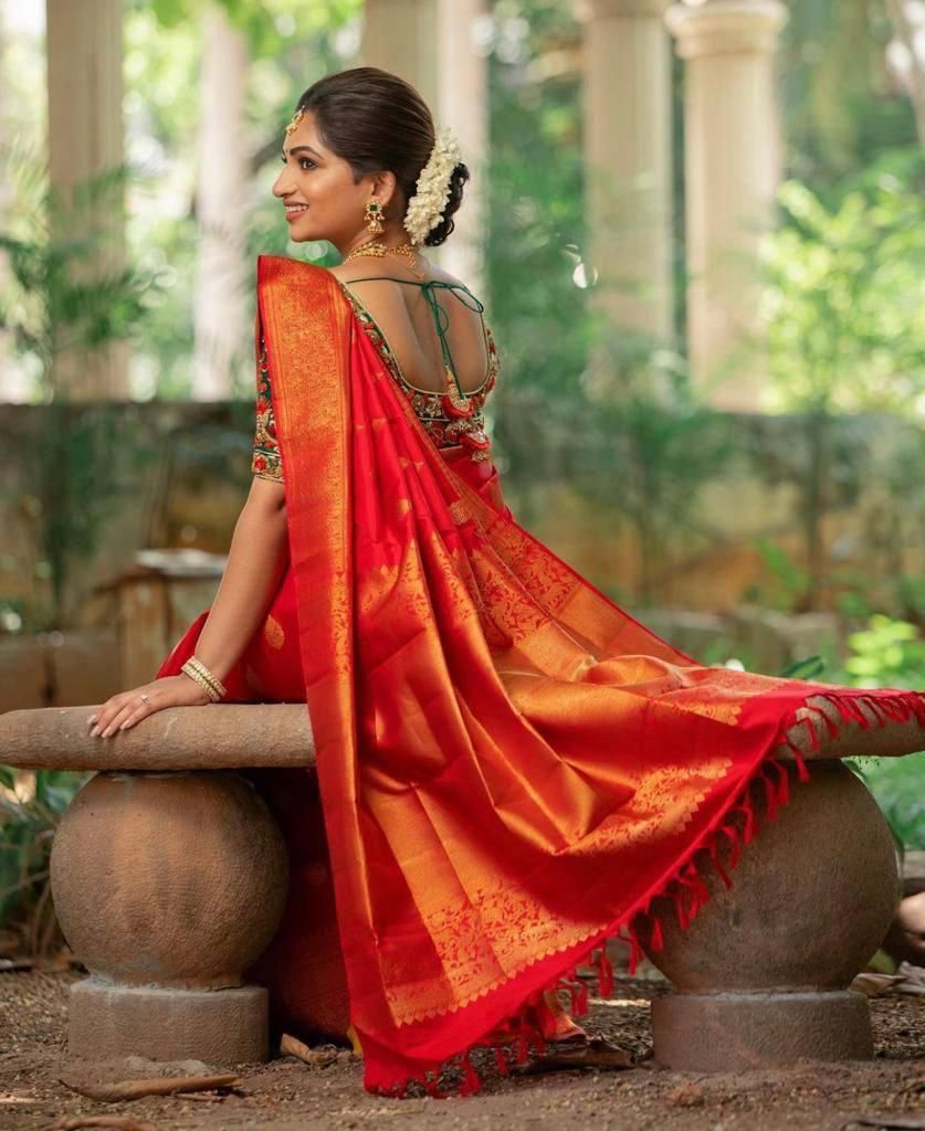 Delightful Red Banarasi Silk Saree With Fashionable Blouse Piece