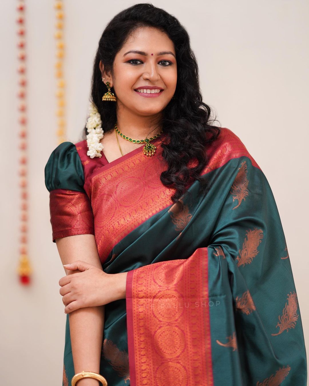 Glittering  Rama Banarasi Silk Saree With Sparkling Blouse Piece
