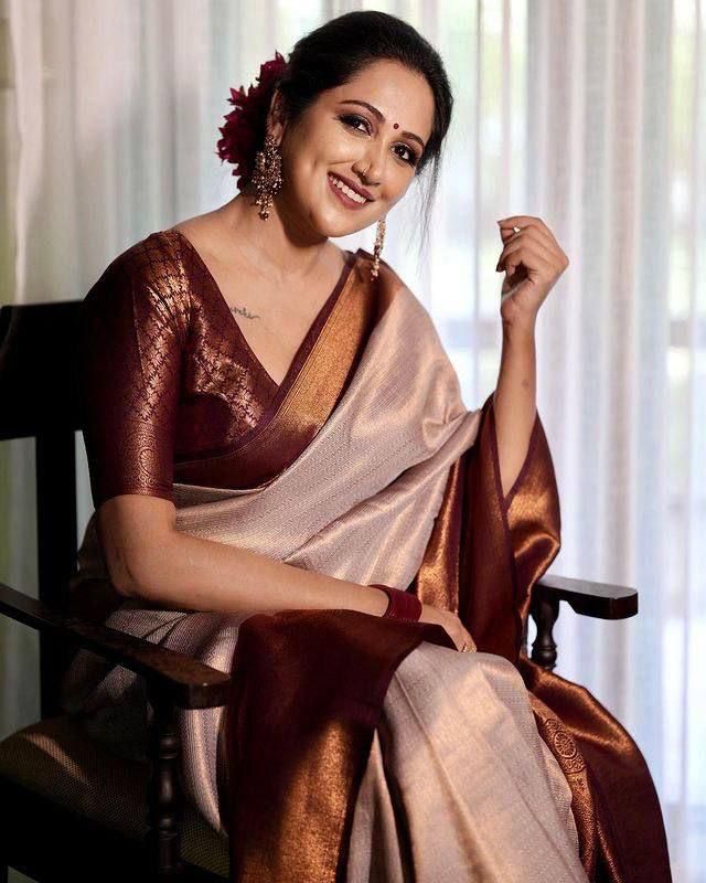 Harmonizing Beige Banarasi Silk Saree With Fashionable Blouse Piece