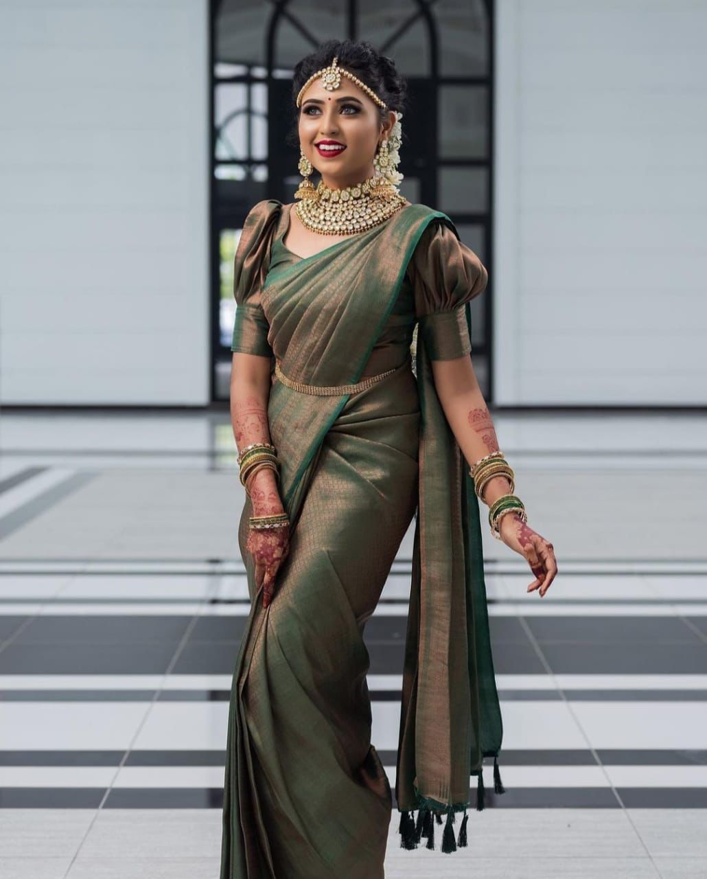 Unbelievable Green Kanjivaram Silk Saree With Dreamlike Blouse Piece