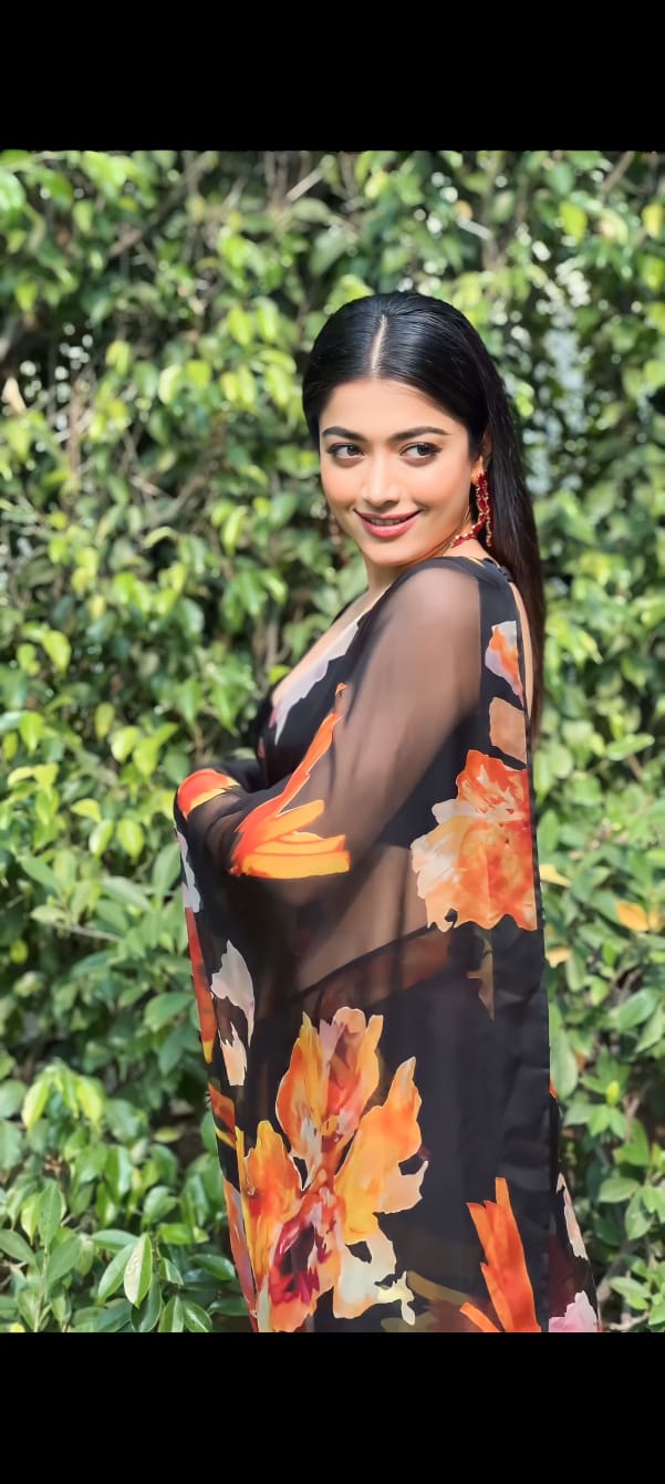 Admirable Black Georgette Saree With Pleasurable Blouse Piece
