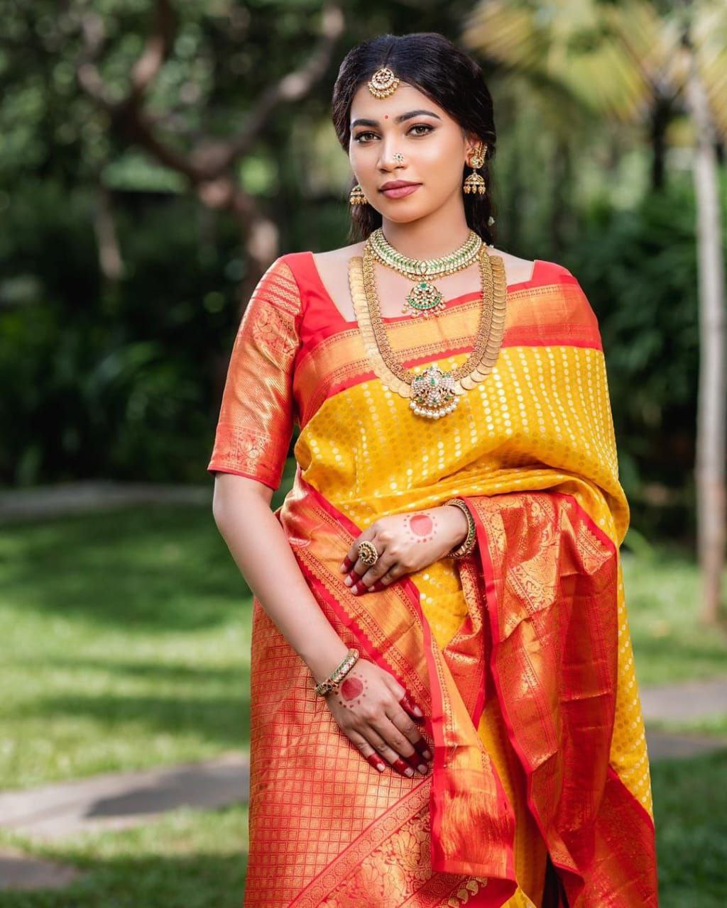 Soporific Yellow Soft Silk Saree With Therapeutic Blouse Piece