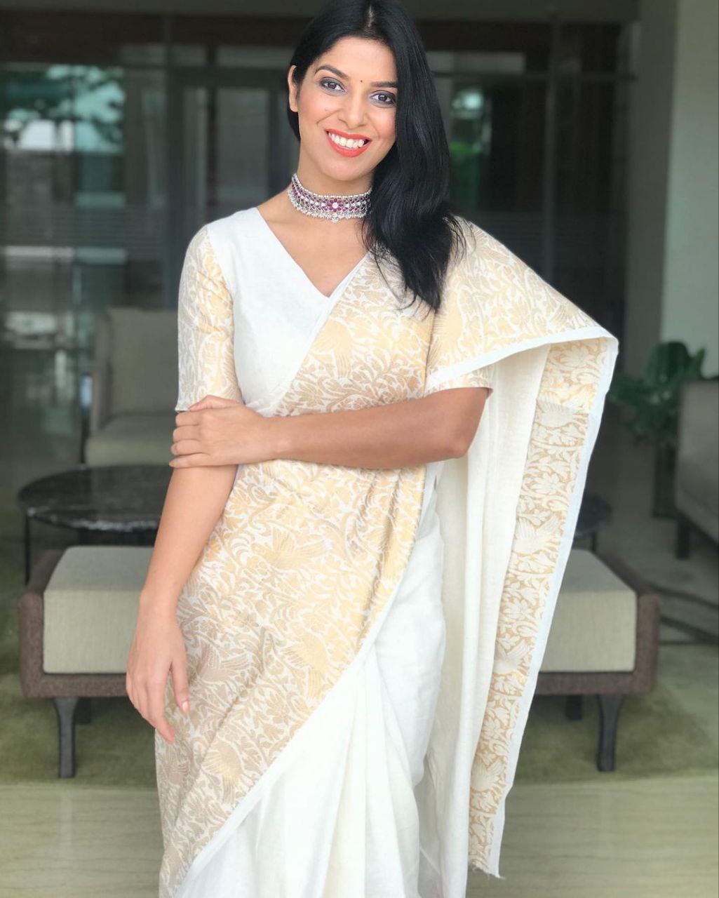 Splendor White Soft Silk Saree With Impeccable Blouse Piece