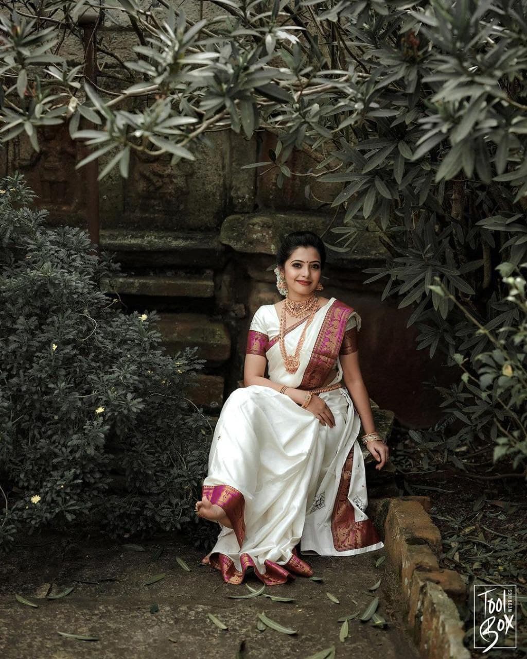 Sublimely White Soft Silk Saree With Vibrant Blouse Piece