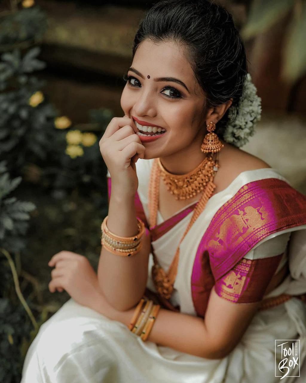 Sublimely White Soft Silk Saree With Vibrant Blouse Piece