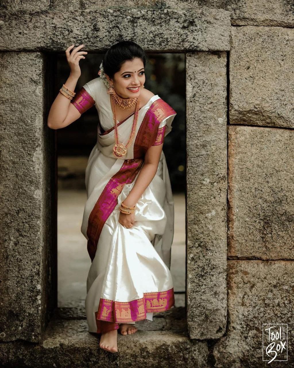 Sublimely White Soft Silk Saree With Vibrant Blouse Piece