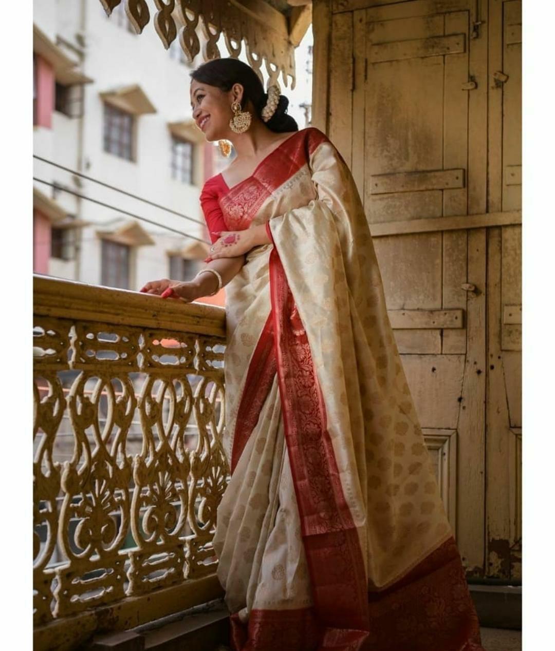 Seraphic White Soft Silk Saree With Temptress Blouse Piece