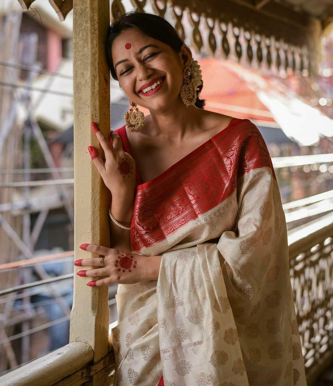 Seraphic White Soft Silk Saree With Temptress Blouse Piece