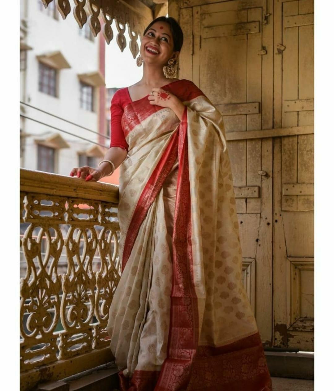 Seraphic White Soft Silk Saree With Temptress Blouse Piece