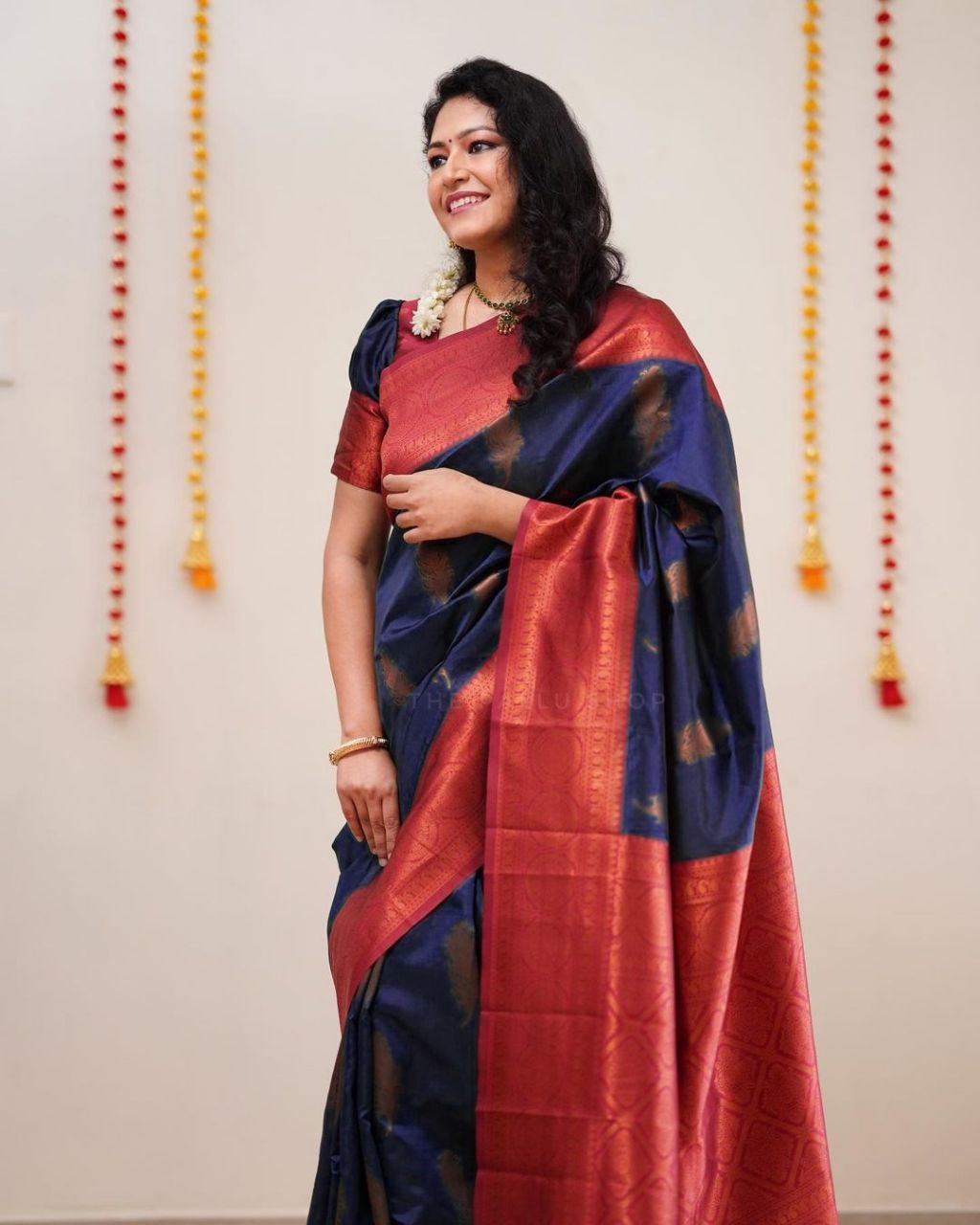 Wonderfully Blue Soft Silk Saree With Charming Blouse Piece
