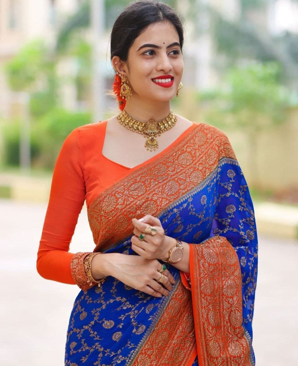 Sumptuously Royal Blue Soft Silk Saree With Fabulously Blouse Piece