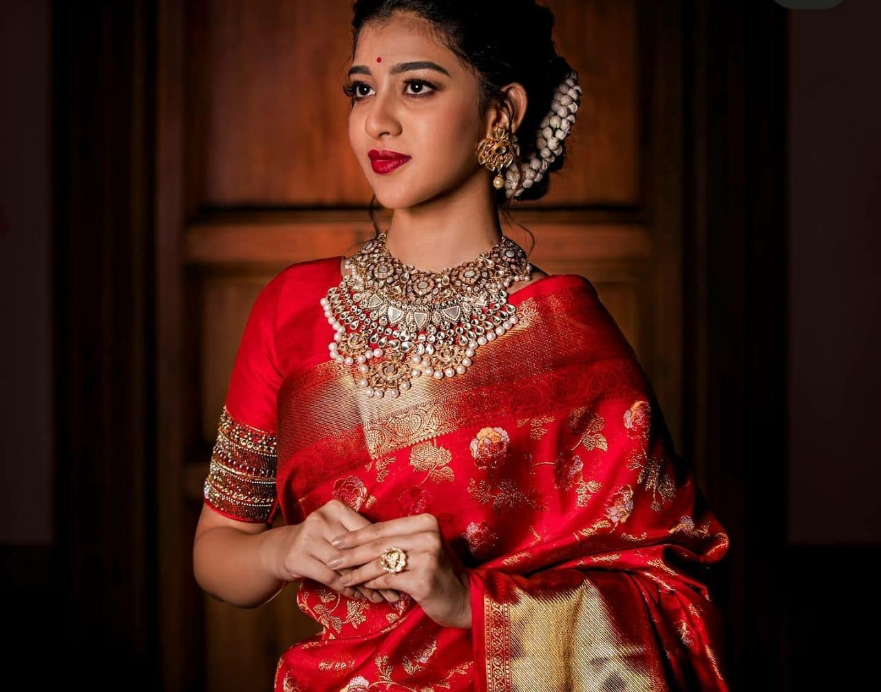 Virtuosity Red Soft Silk Saree With Glintingly Blouse Piece